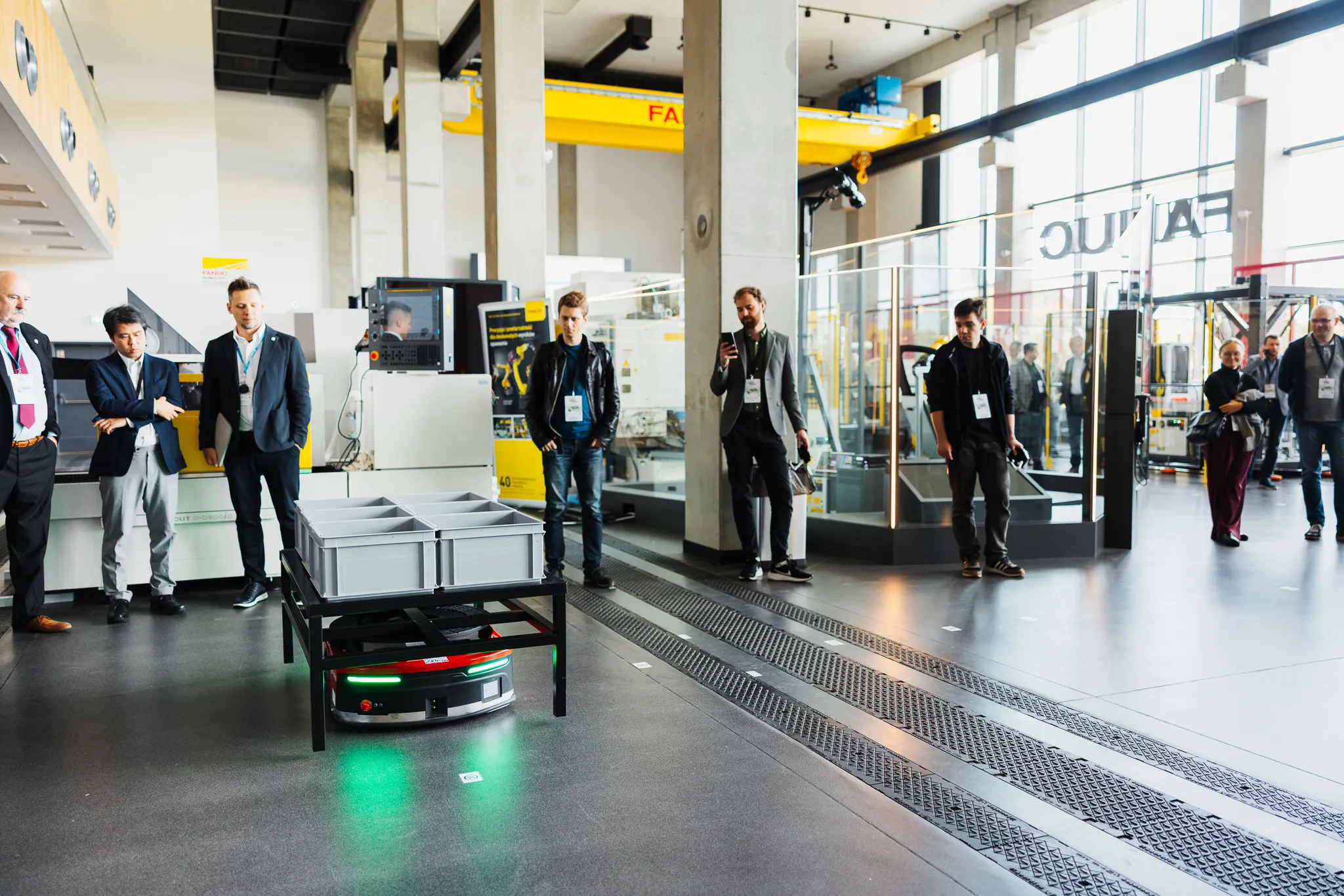 FANUC Showroom - Autonomous Material Transport & Robot Collaboration